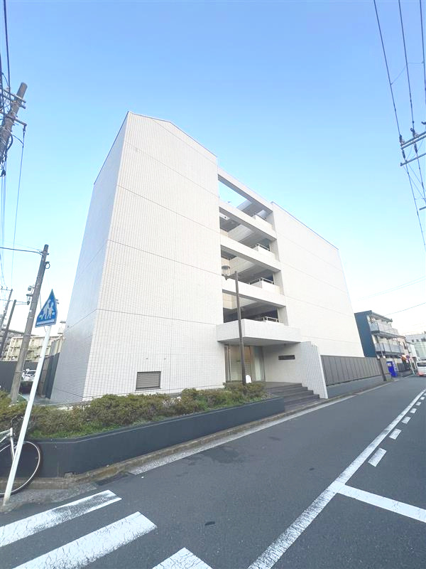 アルファステージ横浜鶴見の外観|1991年築、2019年1棟リノベーション済み、価格3,570万円、5階建5階部分、陽当たり眺望良好です。