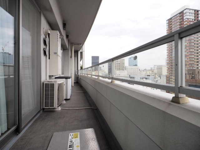 大阪ひびきの街ザ・サンクタスタワー11階のバルコニー