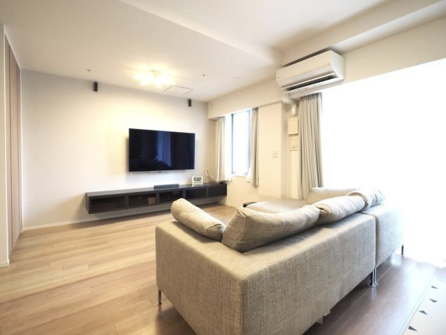 大阪ひびきの街ザ・サンクタスタワー11階の居間・リビング