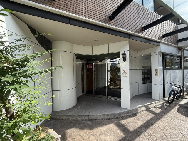 APAガーデンコート鳳西のエントランス