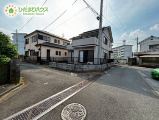 熊谷市三ヶ尻　中古戸建ての前面道路含む現地写真