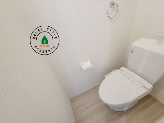 熊本市中央区帯山7丁目第1-2棟（2号棟）　のトイレ|温水洗浄便座を完備しております。2ヶ所にトイレがあるのは朝の慌ただしい時間も安心です。