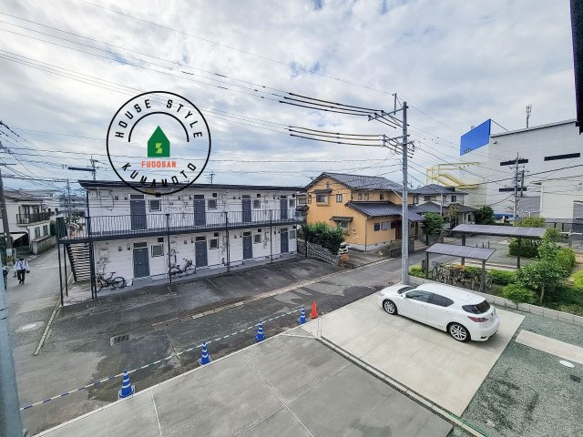 熊本市中央区帯山7丁目第1-2棟（2号棟）　の展望|窓から緑が見える物件も魅力的です。