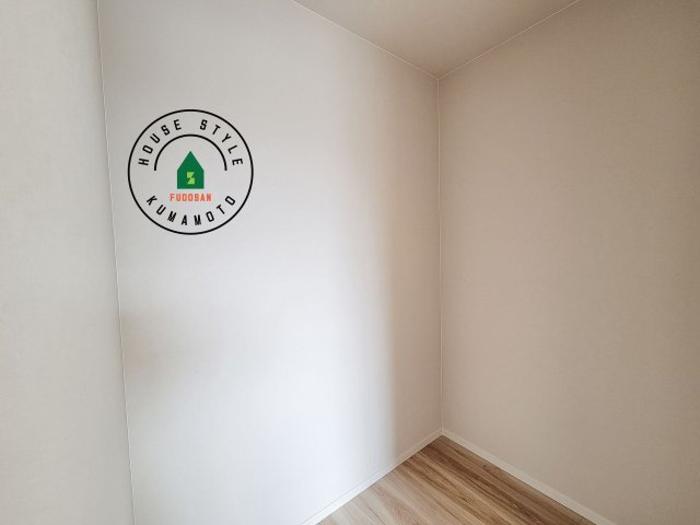 熊本市中央区帯山7丁目第1-2棟（1号棟）　の収納|洋服や大きな荷物が多い方や人数の多いご家族などは、一般的なクローゼットよりもウォークインクローゼットのほうが使い勝手が良いです。