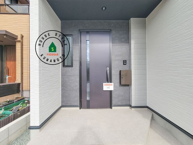 熊本市中央区帯山7丁目第1-2棟（1号棟）　の玄関|おでかけの時も帰った時も、「我が家」を最初に感じでもらえる素敵な空間に。