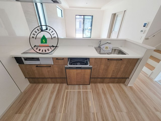 熊本市中央区帯山7丁目第1-2棟（1号棟）　のキッチン|ご家族を近くに感じられる対面キッチンのLDK。会話もはずみそうですね。