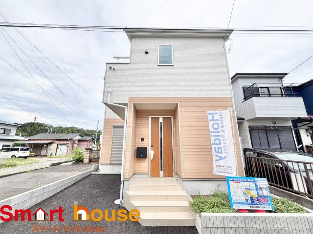 綾瀬市落合北 　新築1棟の外観|スマートハウス現地案内会開催中！
外壁が周囲の街並みと青空に生えるお洒落な仕上がり！周囲には高い建物のないエリア。青い空が大きく感じますね。