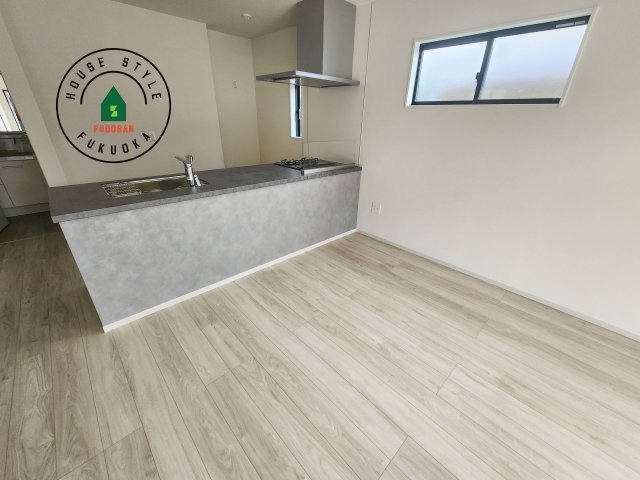 糟屋郡篠栗町和田2丁目第2-2棟（2号棟）　のダイニング|キッチンから立ち込める香りが今日の料理を期待させます。