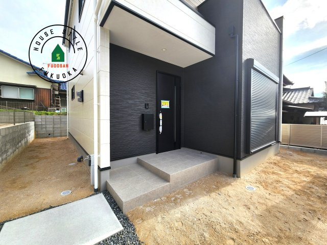 糟屋郡篠栗町和田2丁目第2-2棟（2号棟）　の玄関|おでかけの時も帰った時も、「我が家」を最初に感じでもらえる素敵な空間に。