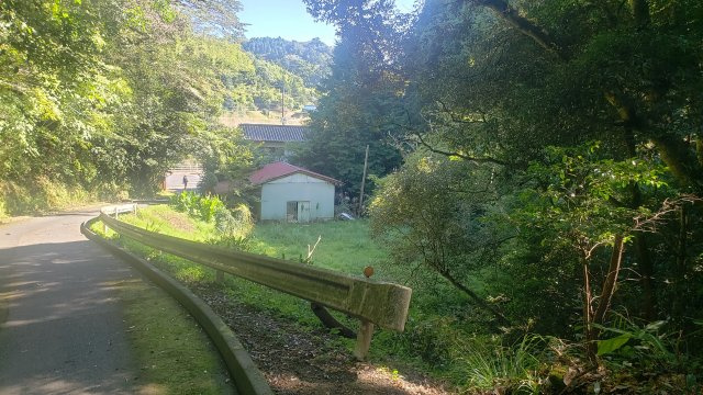 中古住宅及び店舗の外観|南側公道から臨む