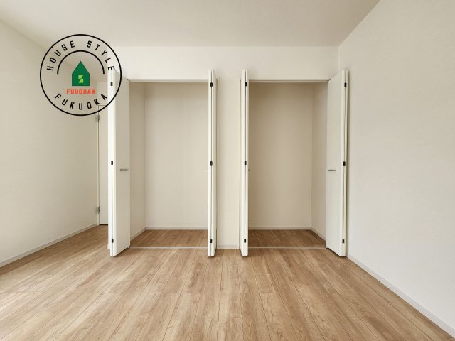 糟屋郡須恵町上須恵第7-2棟（1号棟）　の収納|洋服や大きな荷物が多い方や人数の多いご家族などは、一般的なクローゼットよりもウォークインクローゼットのほうが使い勝手が良いです。