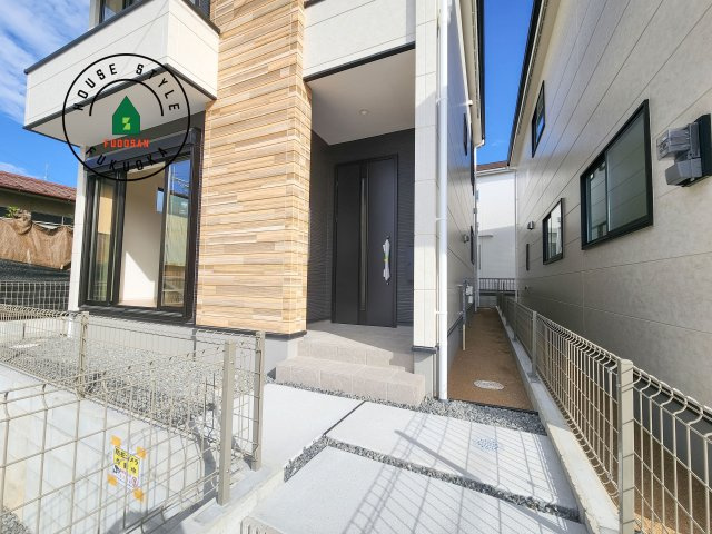 糟屋郡須恵町上須恵第7-2棟（1号棟）　の玄関|おでかけの時も帰った時も、「我が家」を最初に感じでもらえる素敵な空間に。