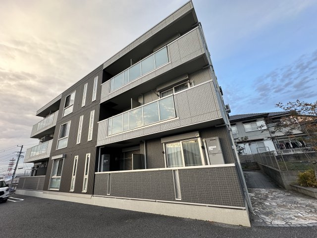 エクセレンス東山の外観