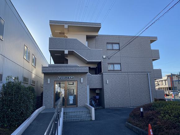 コーラルリーフ志木のエントランス