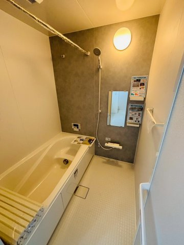 よかタウン／南区元三町３丁目２期／１号棟の浴室