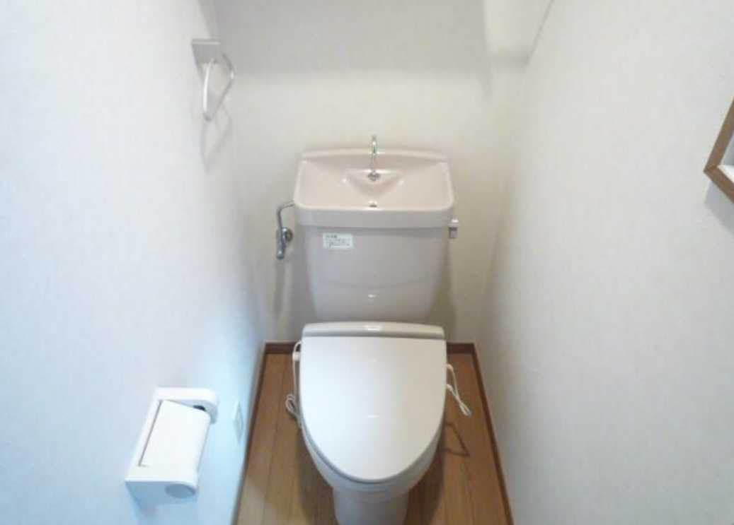 新町２丁目戸建　ロフト　追い焚き　トイレ２か所のトイレ