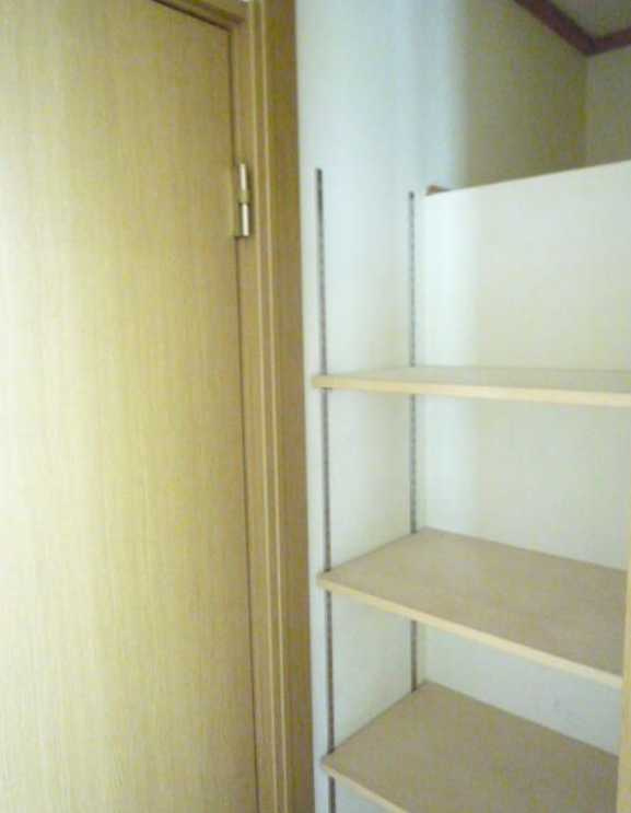 新町２丁目戸建　ロフト　追い焚き　トイレ２か所の収納