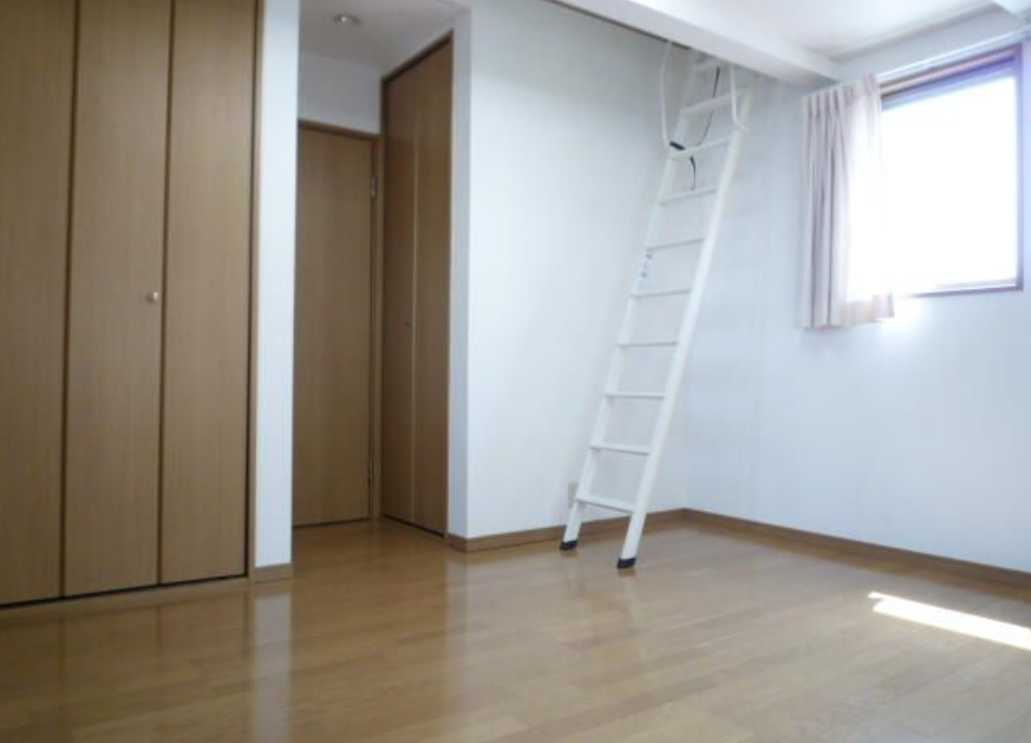 新町２丁目戸建　ロフト　追い焚き　トイレ２か所の居間・リビング