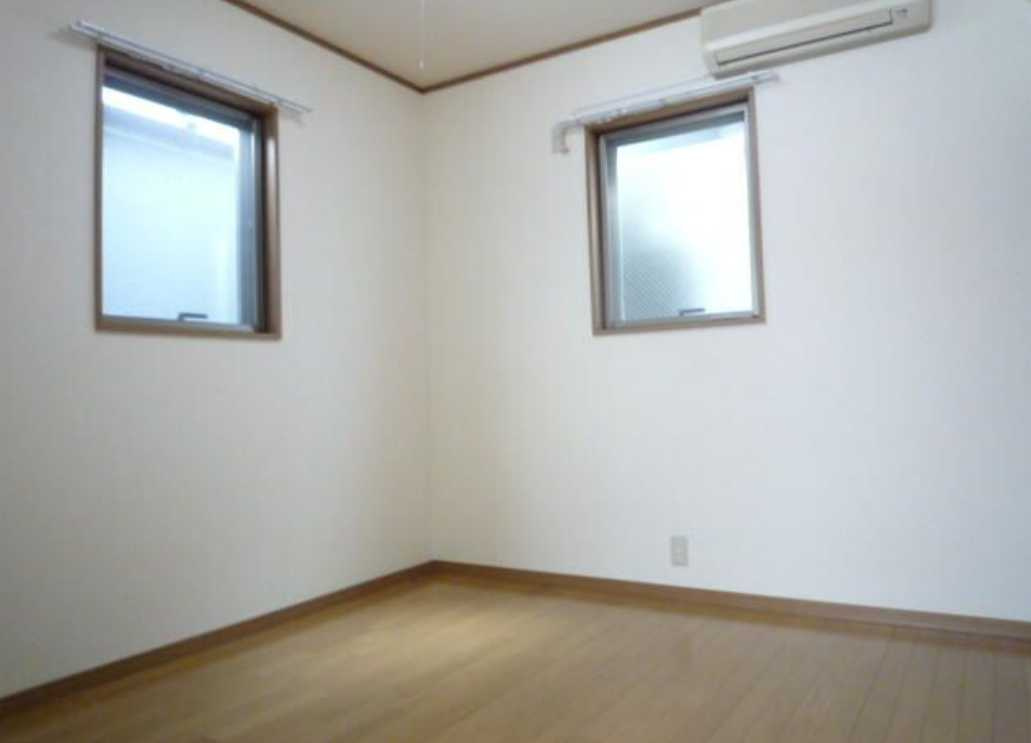 新町２丁目戸建　ロフト　追い焚き　トイレ２か所の設備