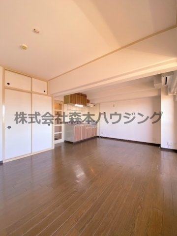 【居間・リビング】 | 　ブランドールMIII | 広々としたリビングです