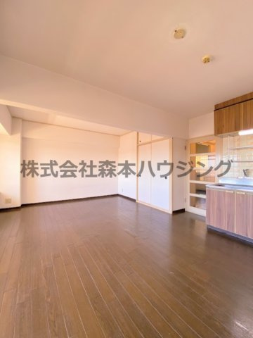 【居間・リビング】 | 　ブランドールMIII | こちらのリビングで趣味の時間をお楽しみください
