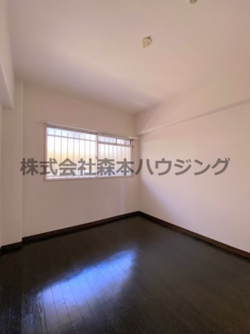 【洋室】 | 　ブランドールMIII | ゆったりした洋室です