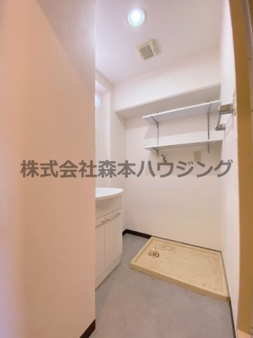 【洗面所】 | 　ブランドールMIII | 明るい洗面所です