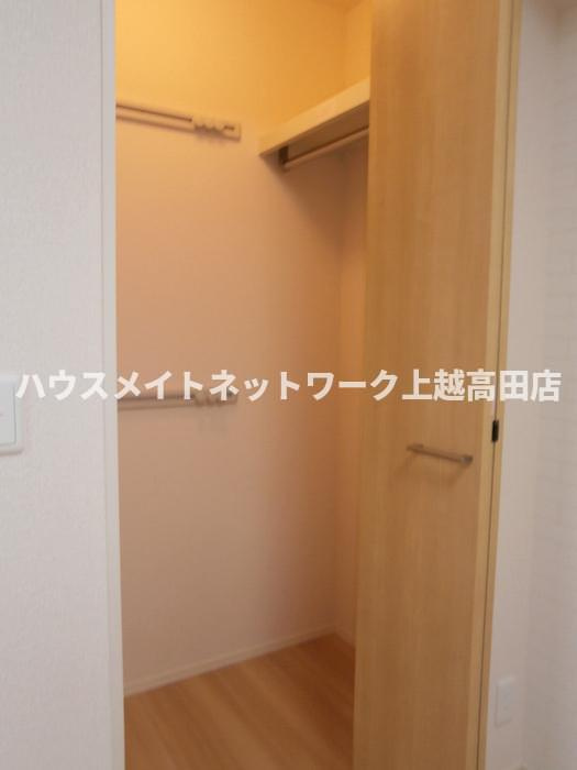 グランベルデの収納|収納（左側)