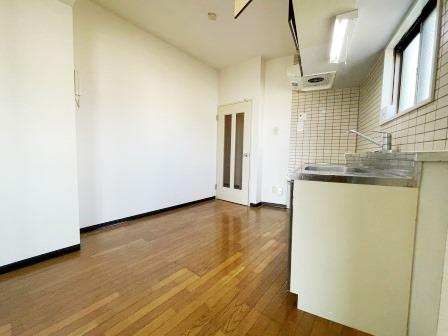 さいたま市桜区西堀３丁目の賃貸マンションの居間・リビング|ゆったりとしたリビングです