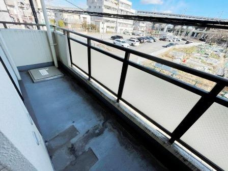 さいたま市桜区西堀３丁目の賃貸マンションのバルコニー|お洗濯にも便利なバルコニー付き