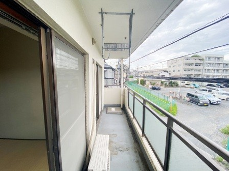 さいたま市桜区西堀３丁目の賃貸マンションのバルコニー