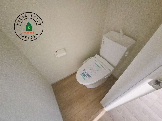 福岡市東区香住ヶ丘5丁目第1-1棟（1号棟）　のトイレ|温水洗浄便座を完備しております。2ヶ所にトイレがあるのは朝の慌ただしい時間も安心です。