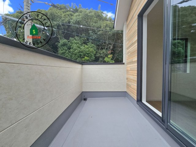 福岡市東区香住ヶ丘5丁目第1-1棟（1号棟）　のバルコニー|風をしっかりと感じられるバルコニーでは、毎日が洗濯日和です。広々としているので洗濯も楽しくなるでしょうし、気分転換にバルコニーからの眺めを楽しむのもいいでしょう。