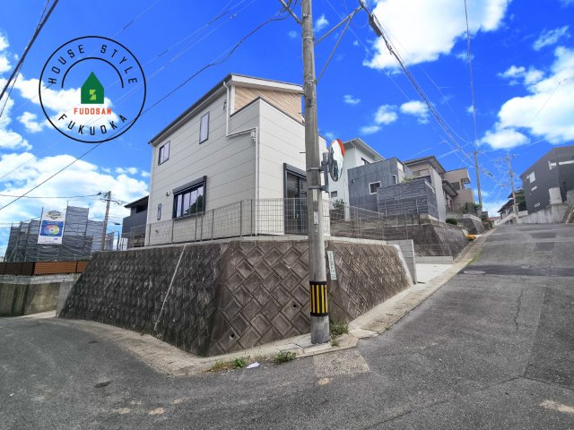 福岡市東区香住ヶ丘5丁目第1-1棟（1号棟）　の前面道路含む現地写真|見学の時間などお気軽にお問い合わせ下さい。