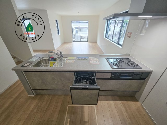 福岡市東区香住ヶ丘5丁目第1-1棟（1号棟）　のキッチン|ご家族を近くに感じられる対面キッチンのLDK。会話もはずみそうですね。