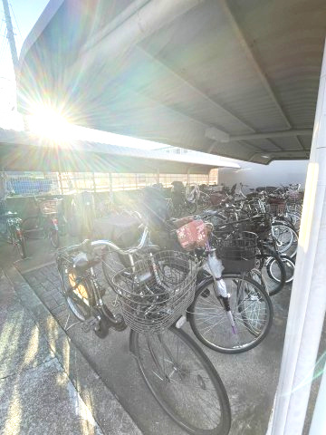 パルティール田中の駐車場