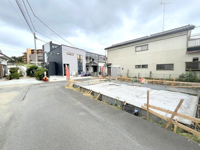 福生市福生全1棟　新築戸建の前面道路含む現地写真