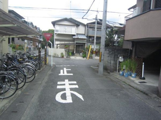 【前面道路含む現地写真】