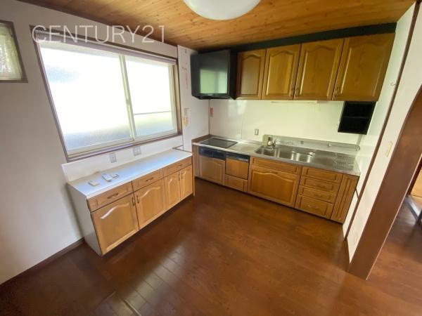 前橋市江田町平家中古一戸建てのキッチン|窓付きの明るいキッチンです。