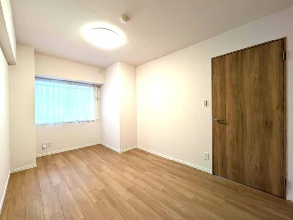 リステージ本郷台プリズムガーデンの洋室|収納もあり窓からは明るい光が入ります！