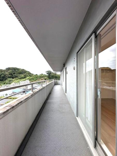 リステージ本郷台プリズムガーデンのバルコニー|開放的なバルコニー！！
陽当り通風良好で洗濯物も良く乾きます。
風が心地よいです！