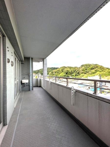 リステージ本郷台プリズムガーデンのバルコニー|広さも十分のバルコニー！！
風が心地よいです！