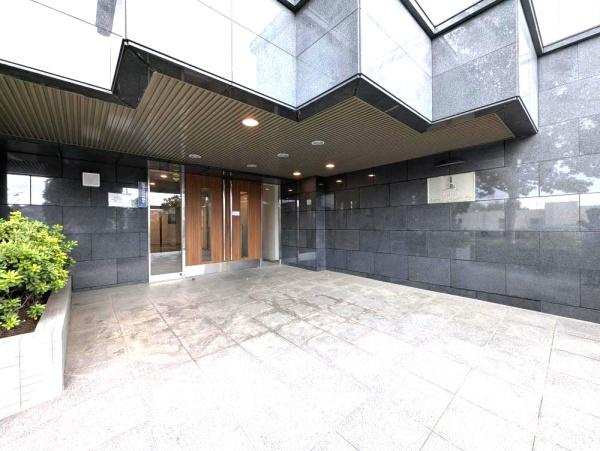 リステージ本郷台プリズムガーデンのエントランス|管理体制がよく清掃が行き届いています。
綺麗なエントランス！