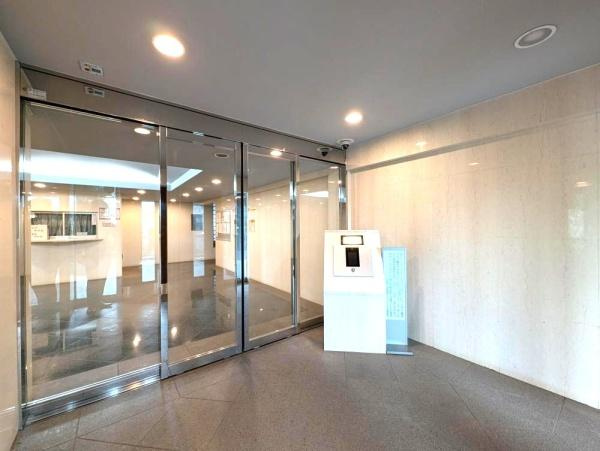 リステージ本郷台プリズムガーデンのエントランス|清掃もしっかり、管理のされたマンションです。
安心・安全・快適にお過ごしください