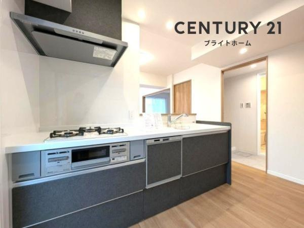 リステージ本郷台プリズムガーデンのキッチン|対面式のキッチンはお料理中でも家族とのお話も弾みます。
お天気の良い日は電気をつけなくても明るい設備充実のキッチン！
