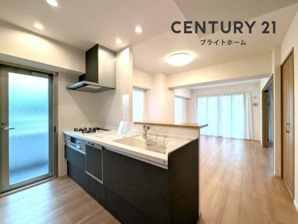 リステージ本郷台プリズムガーデンのキッチン|広々としたキッチンは、
落ち着いて料理が出来ます！