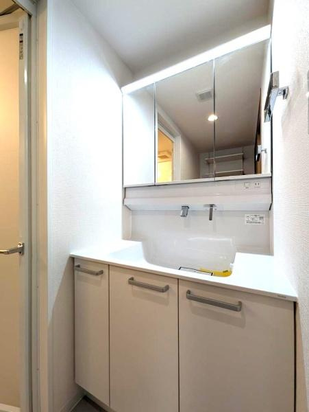 リステージ本郷台プリズムガーデンの独立洗面台|清潔感のある内装、すっきりとしたデザインです。
水周りが綺麗だと安心ですね。
