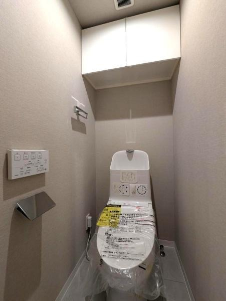 リステージ本郷台プリズムガーデンのトイレ|清潔感のある内装のすっきりとしたデザインのトイレです。
水周りが綺麗だと安心ですね。
