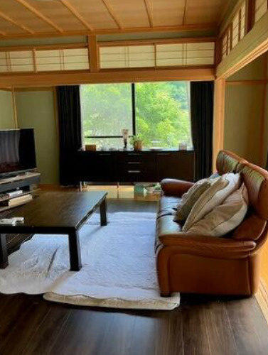 8/23新規　戸建　高山市朝日町青屋　1890万の居間・リビング