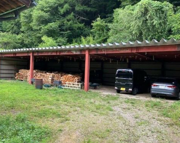 8/23新規　戸建　高山市朝日町青屋　1890万の駐車場